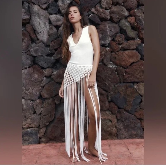 Zara Skirt - Picture 3 of 12